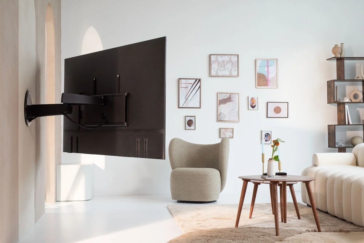 Vogel’s Soporte de Pared Motorizado y Giratorio para TV de 40” a 77” - Imagen 2